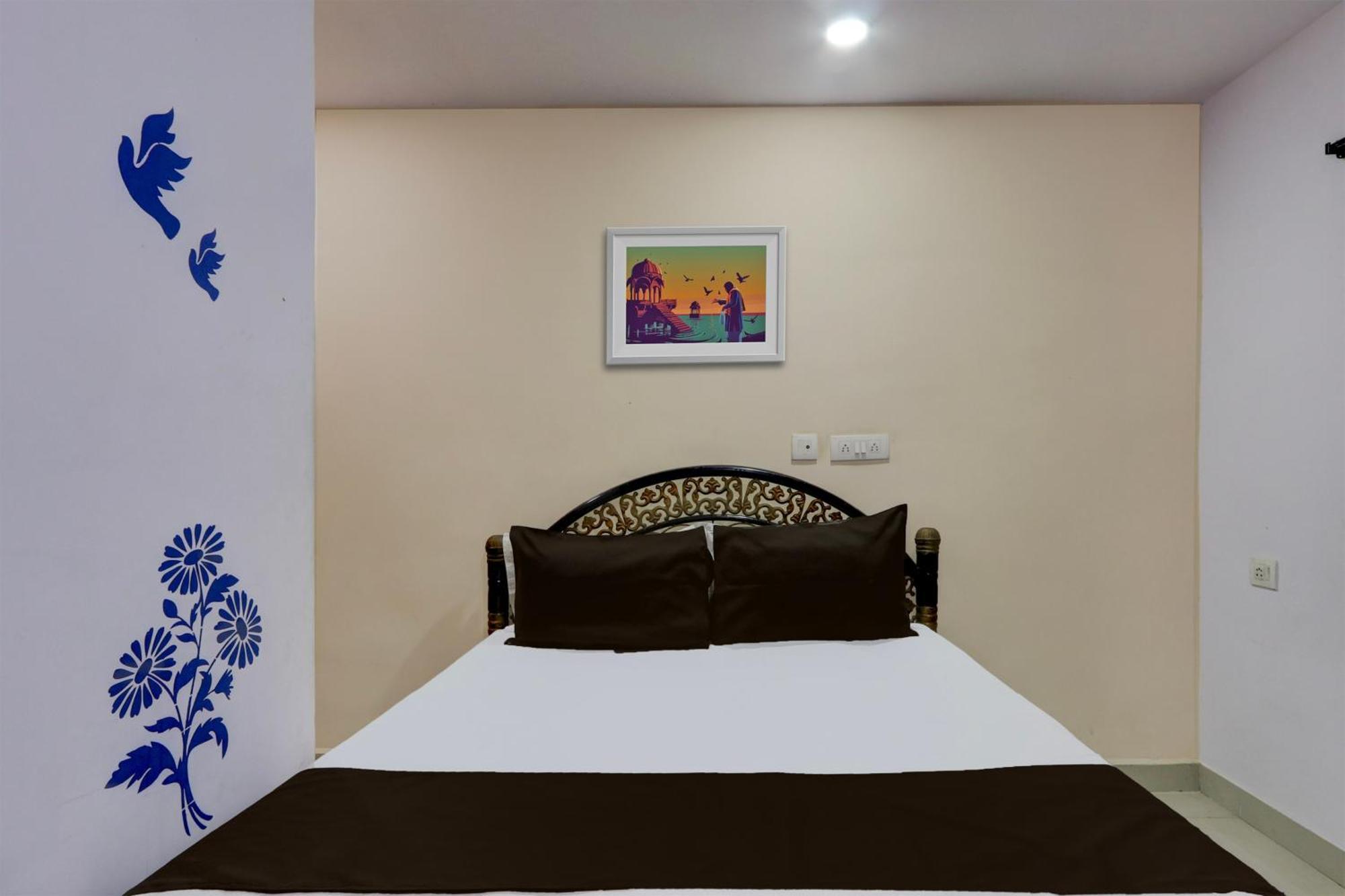 Spot On Hotel Aaraadhya Residency Hyderabad Exterior photo