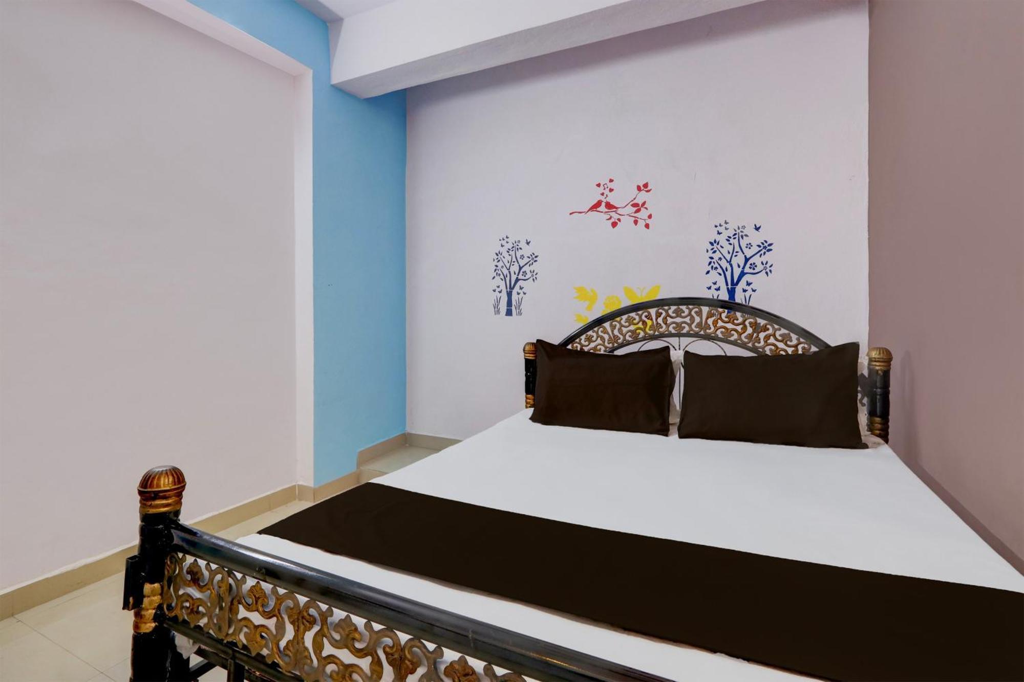Spot On Hotel Aaraadhya Residency Hyderabad Exterior photo