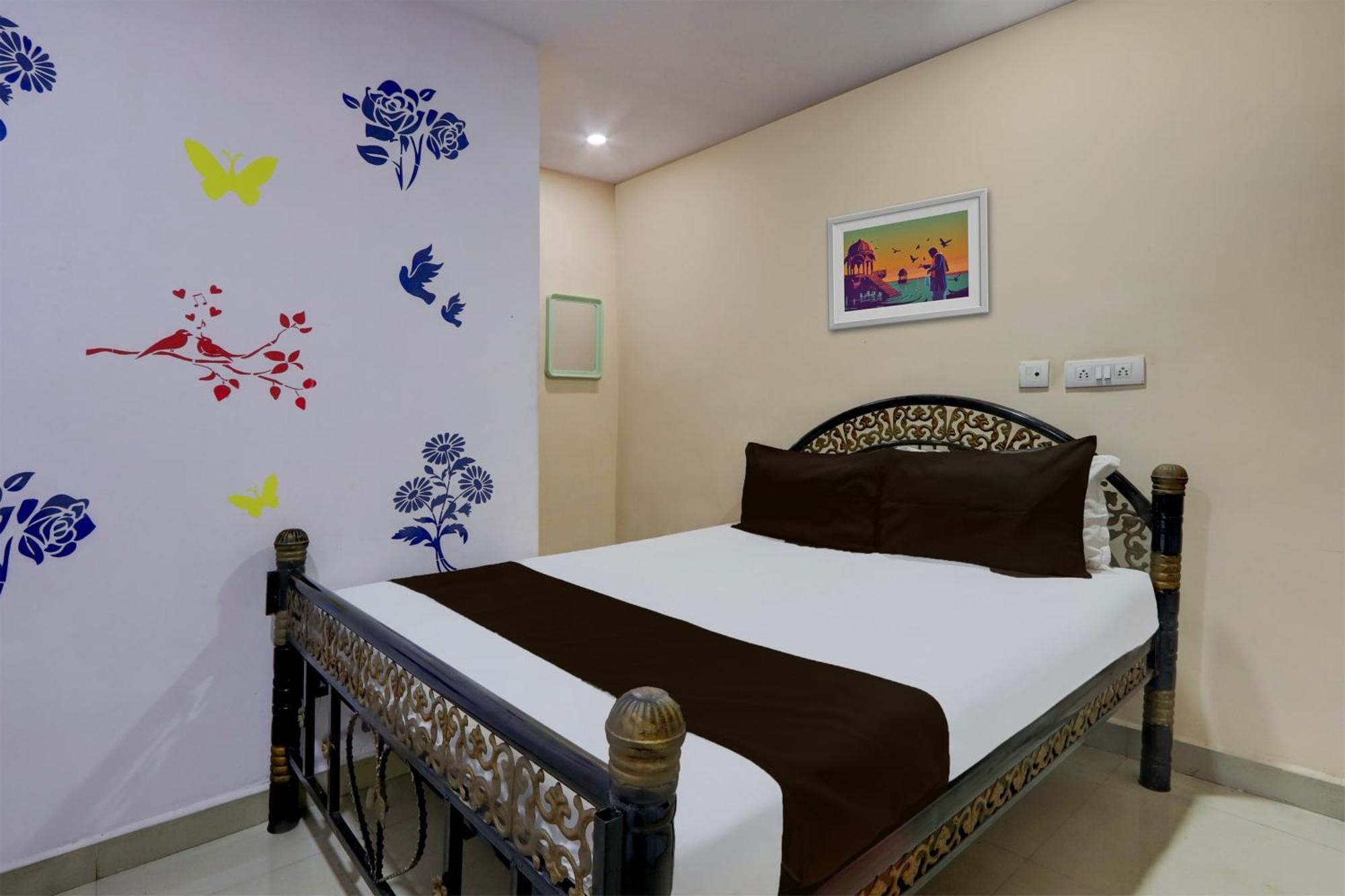 Spot On Hotel Aaraadhya Residency Hyderabad Exterior photo